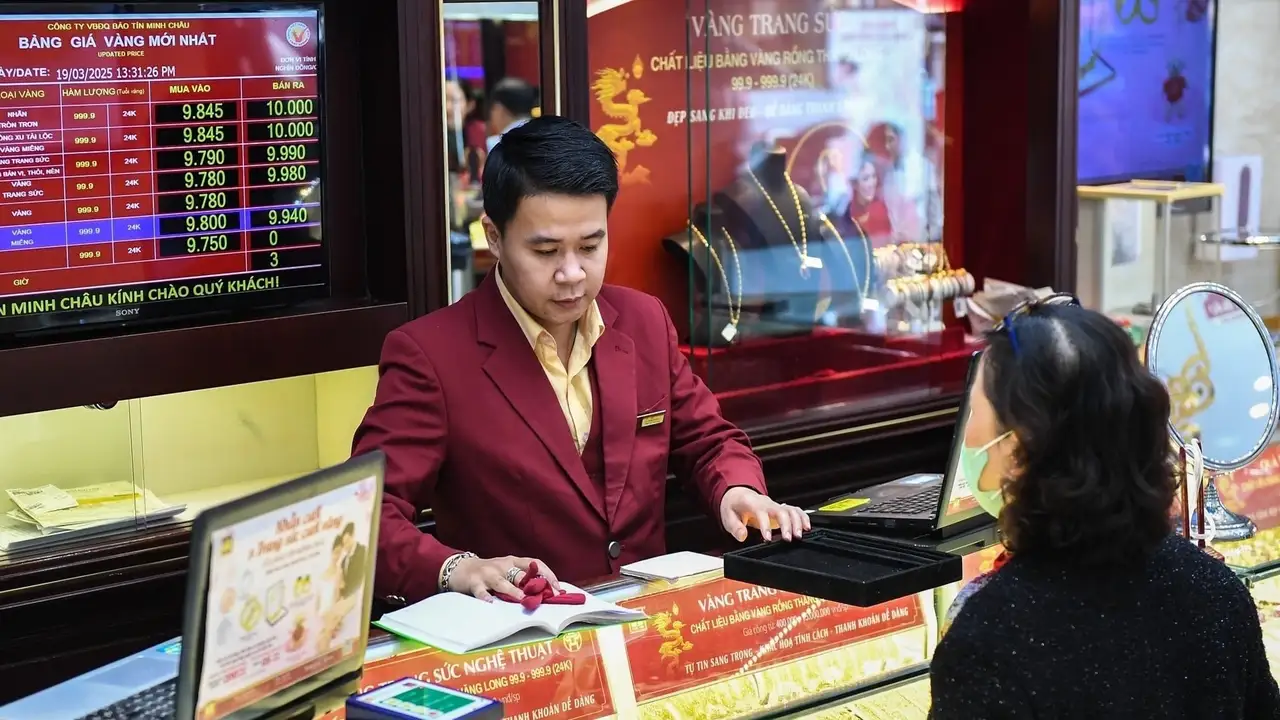 قفزة في أسعار الذهب ببورصة سان خوسيه تتجاوز مليون دونغ للأونصة الواحدة